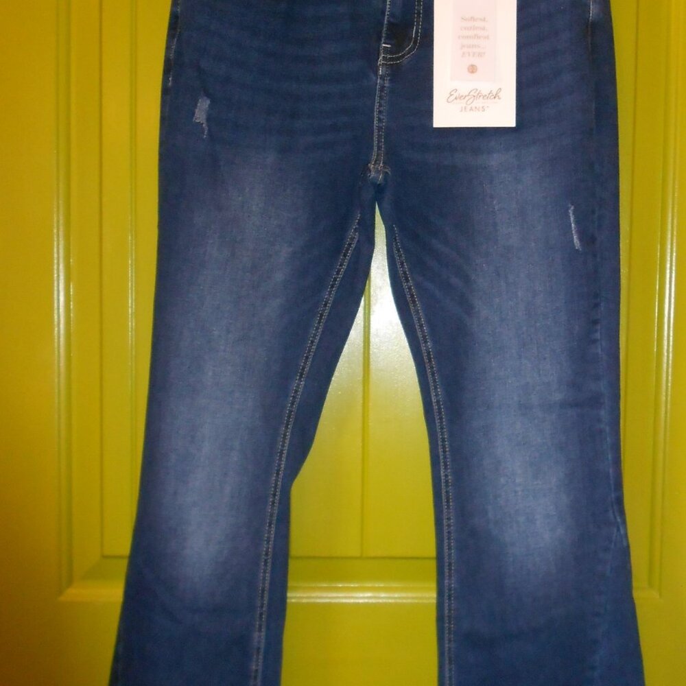 NWT SALE SALE SALE Coco & Carmen Ever Stretch Flare Jean